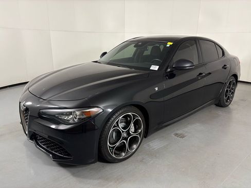 Used 2022 Alfa Romeo Giulia Ti image 4