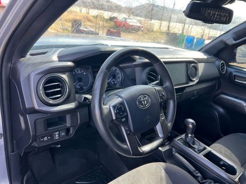 Used 2019 Toyota Tacoma TRD Off-Road image 18