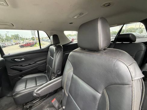 Used 2020 Chevrolet Traverse LT FWD image 24