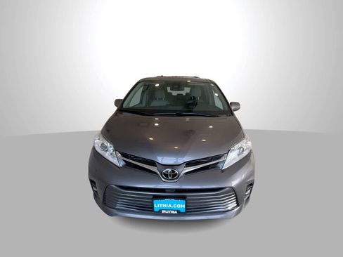 Used 2018 Toyota Sienna XLE w/ XLE Navigation Package image 3