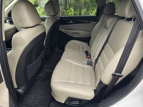 Used 2019 Kia Sorento EX AWD/4WD image 12