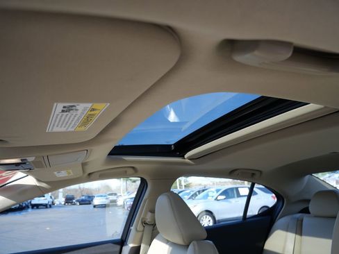 Used 2019 Acura TLX image 11