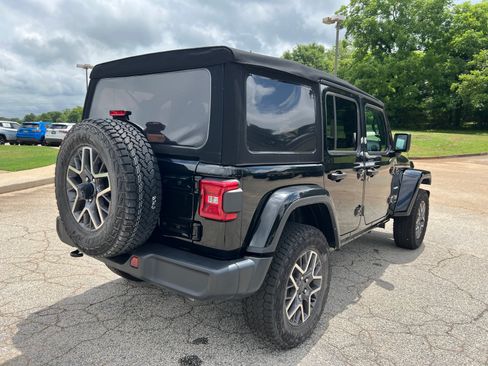 Used 2024 Jeep Wrangler Unlimited Sahara AWD/4WD image 5