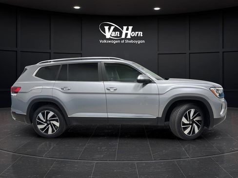 Used 2024 Volkswagen Atlas SEL AWD/4WD image 8
