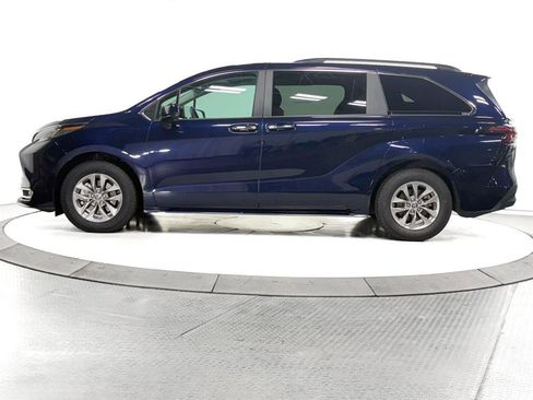 Certified 2024 Toyota Sienna XLE image 8