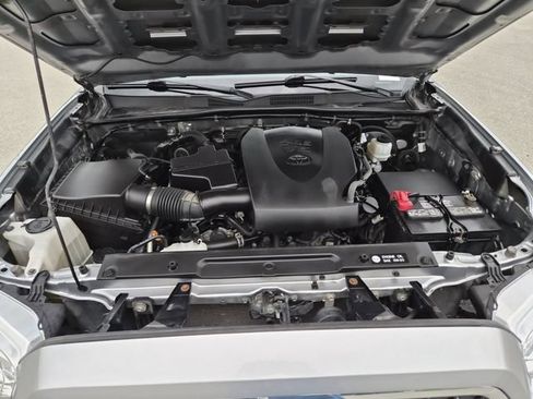 Used 2019 Toyota Tacoma TRD Sport AWD/4WD image 24