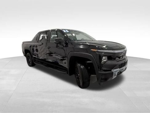 Used 2025 Chevrolet Silverado EV LT image 8