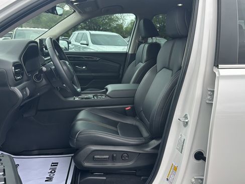 Used 2025 Honda Pilot EX-L image 16