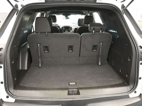 Used 2023 Chevrolet Traverse LT image 37