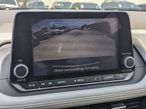 Used 2025 Nissan Rogue SV FWD image 20