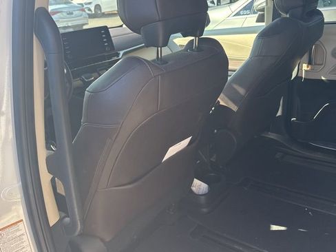 Used 2021 Toyota Sienna Platinum image 13