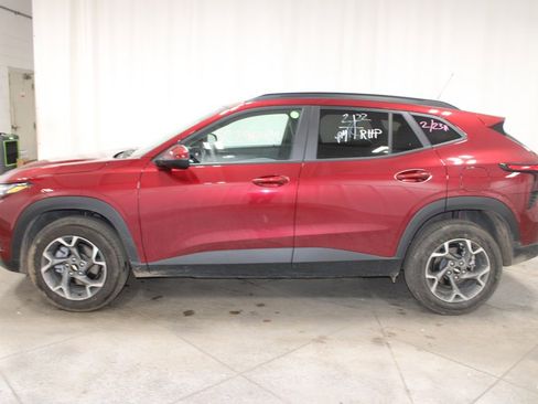 Used 2025 Chevrolet Trax LT image 6