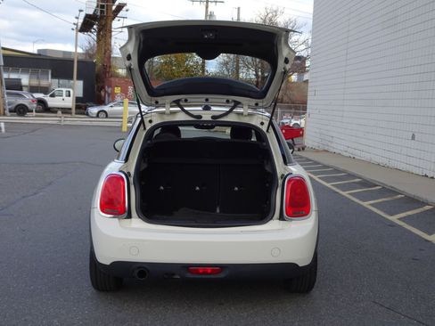 Used 2016 MINI Cooper 4-Door Hardtop image 9