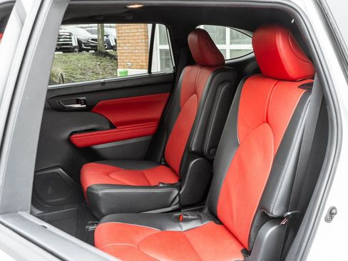 Used 2025 Toyota Highlander XSE image 29