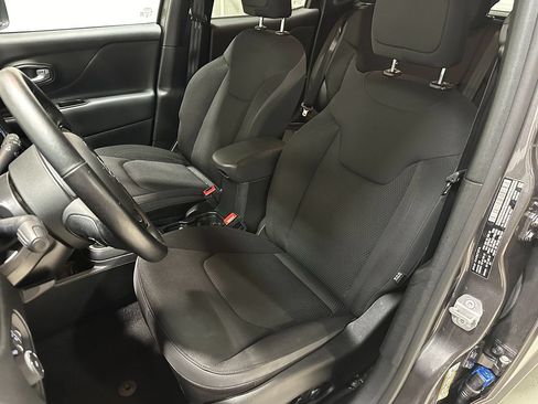 Used 2019 Jeep Renegade Altitude w/ Quick Order Package 2XM AWD/4WD image 26
