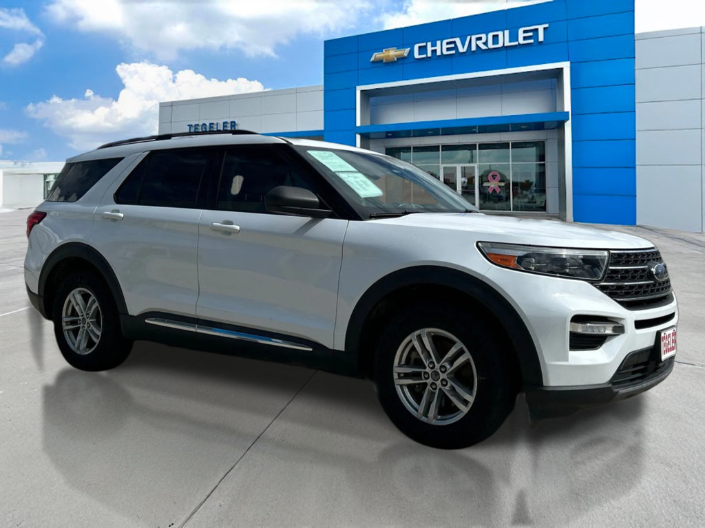 Used 2020 Ford Explorer XLT w/ Equipment Group 202A RWD image 3