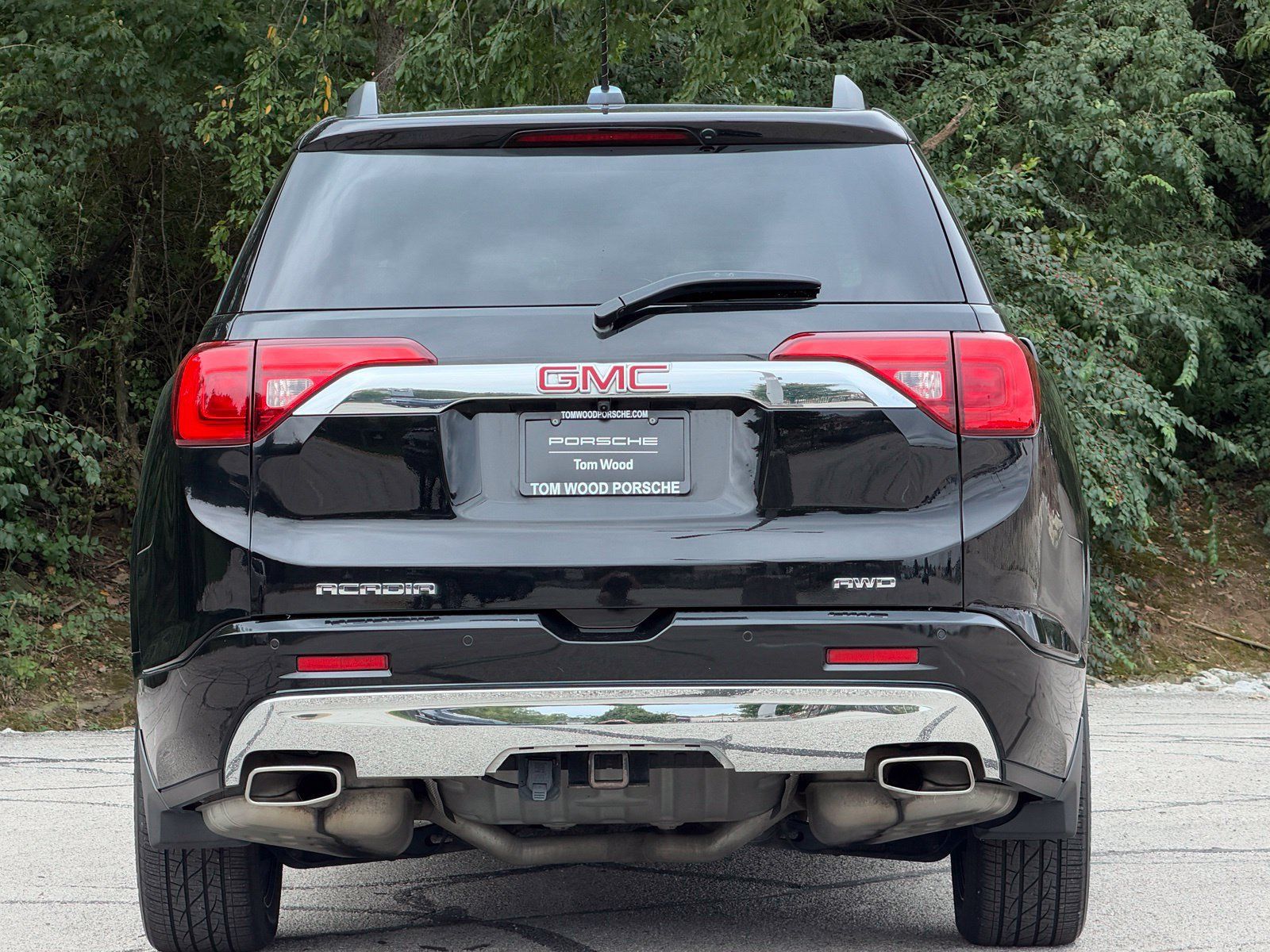 Used 2018 GMC Acadia Denali w/ Technology Package AWD/4WD image 8