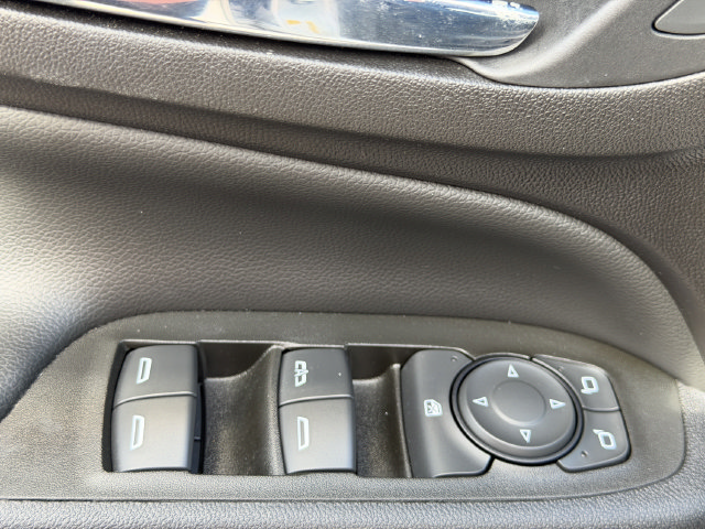 Used 2021 Chevrolet Equinox Premier FWD image 21