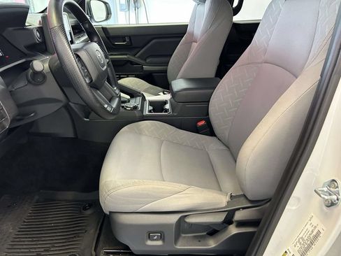 Certified 2025 Toyota Tacoma SR5 AWD/4WD image 18