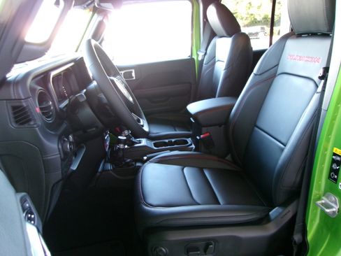 New 2025 Jeep Wrangler Unlimited Rubicon image 13