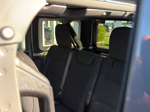 Used 2021 Jeep Wrangler Unlimited Sport AWD/4WD image 30