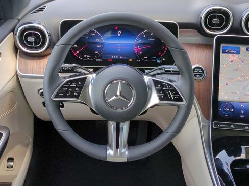 Used 2025 Mercedes-Benz GLC 300 4MATIC image 24