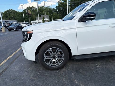 Used 2025 Ford Expedition Max Active AWD/4WD image 3