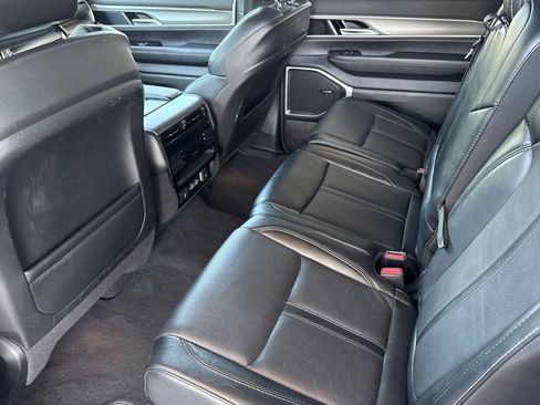 Used 2025 Jeep Wagoneer Series II w/ 8-Passenger Seating Package AWD/4WD image 6