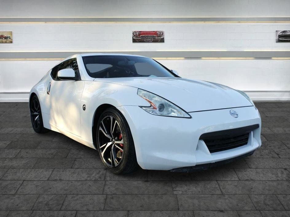 Used 2018 Nissan 370Z Coupe RWD image 1
