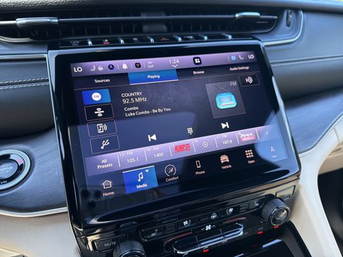 Certified 2024 Jeep Grand Cherokee L Limited w/ Luxury Tech Group II AWD/4WD image 24