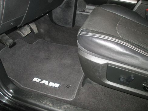 Used 2018 RAM 1500 Laramie w/ Convenience Group AWD/4WD image 38