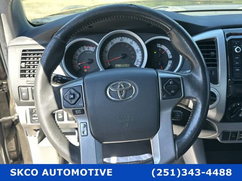 Used 2015 Toyota Tacoma 4x4 Access Cab V6 w/ TRD Off-Road Package image 17