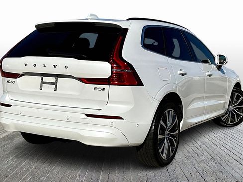 Used 2022 Volvo XC60 B5 Momentum w/ Advanced Package image 9