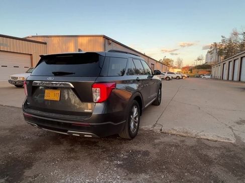 Used 2020 Ford Explorer XLT w/ Equipment Group 202A image 6