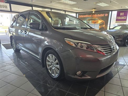 Used 2017 Toyota Sienna Limited Premium w/ Advanced Technology Package image 3