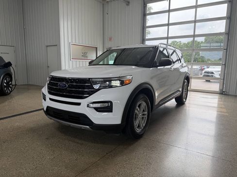 Used 2024 Ford Explorer XLT w/ Equipment Group 202A AWD/4WD image 2