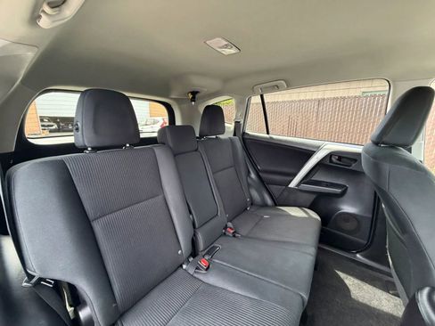 Used 2016 Toyota RAV4 LE FWD image 21