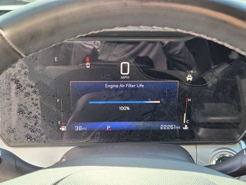 Used 2025 Chevrolet Trax LT w/ LT Convenience Package FWD image 19