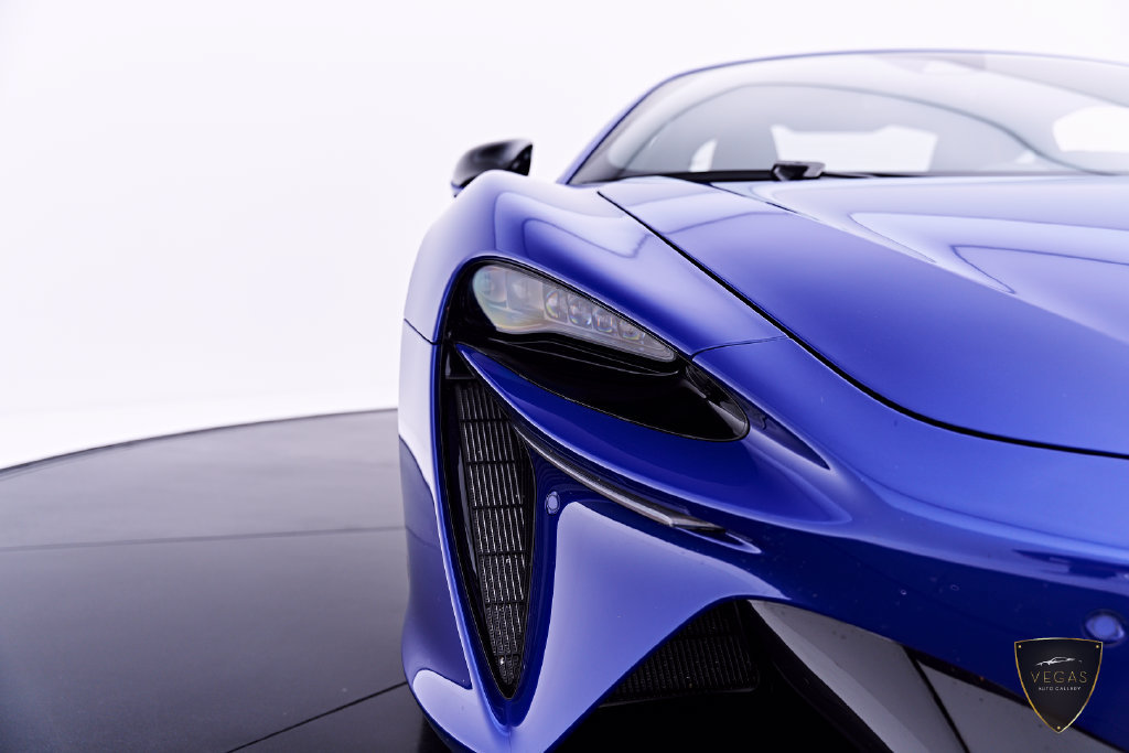 Used 2025 McLaren Artura RWD image 34