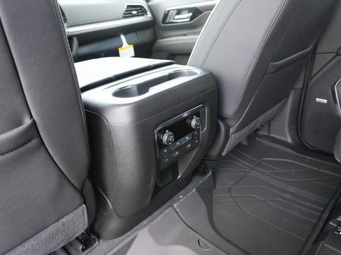 New 2025 Chevrolet Suburban Premier image 36