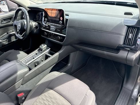 Used 2024 Nissan Pathfinder SV FWD image 28