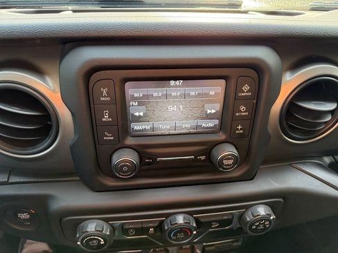 Used 2019 Jeep Wrangler Sport image 23