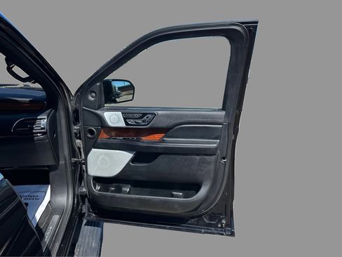 Used 2019 Lincoln Navigator Reserve AWD/4WD image 35