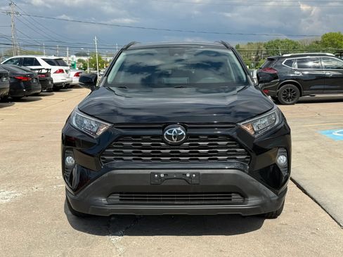 Used 2021 Toyota RAV4 XLE AWD/4WD image 2