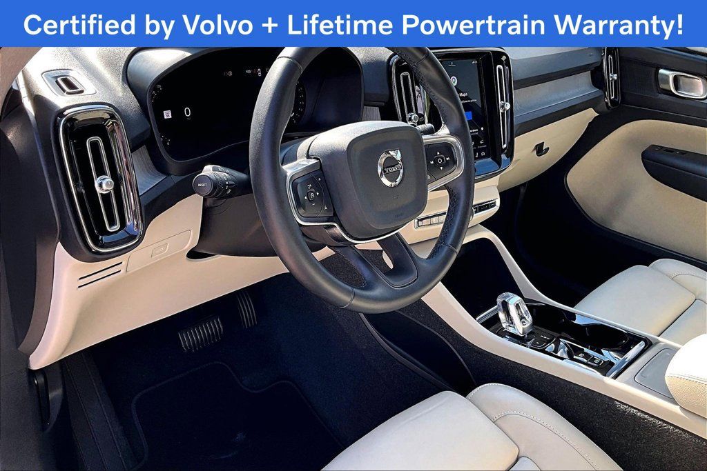 Used 2024 Volvo XC40 B5 Plus AWD/4WD image 17