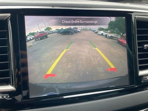 Used 2023 Chrysler Pacifica Touring-L image 24