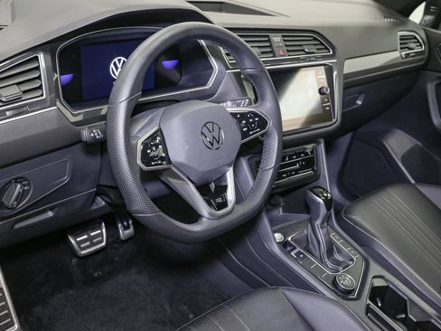 Certified 2023 Volkswagen Tiguan SE R-Line AWD/4WD image 29