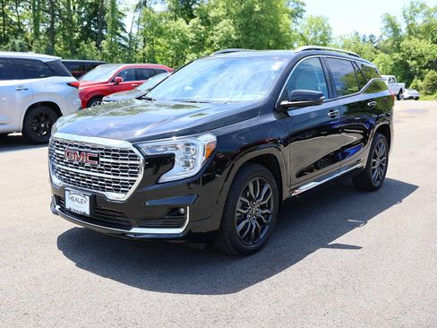 Used 2022 GMC Terrain Denali w/ Black Diamond Edition AWD/4WD image 3