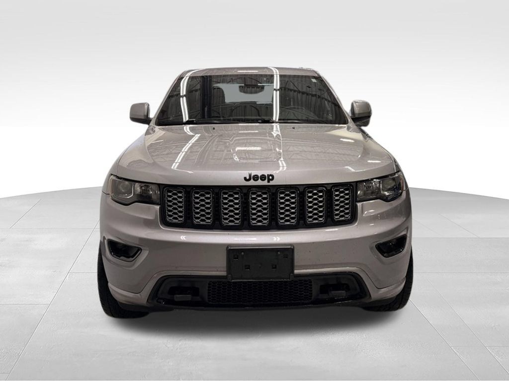 Used 2018 Jeep Grand Cherokee Altitude AWD/4WD image 8
