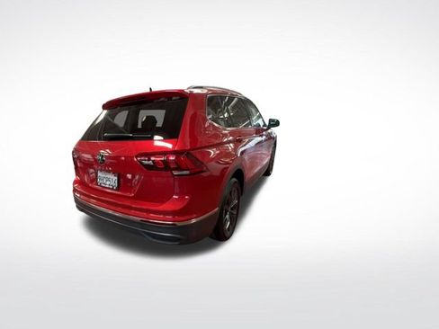 Certified 2023 Volkswagen Tiguan SE w/ Panoramic Sunroof Package FWD image 9